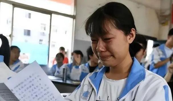 什么的脸庞填空形容词截图