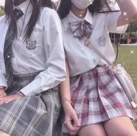 闺蜜头像部位两人制服截图