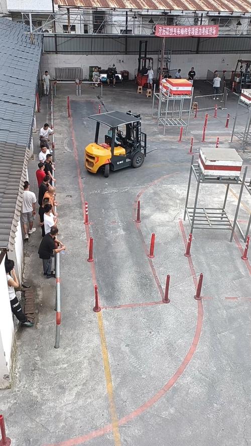 学叉车驾校