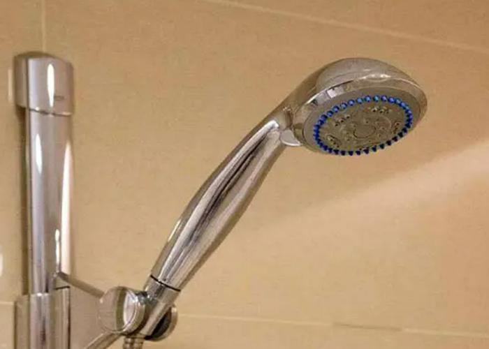 花洒关闭阀门后还滴水