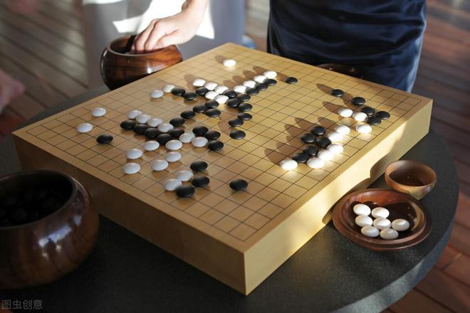 围棋围成一圈中间有空位