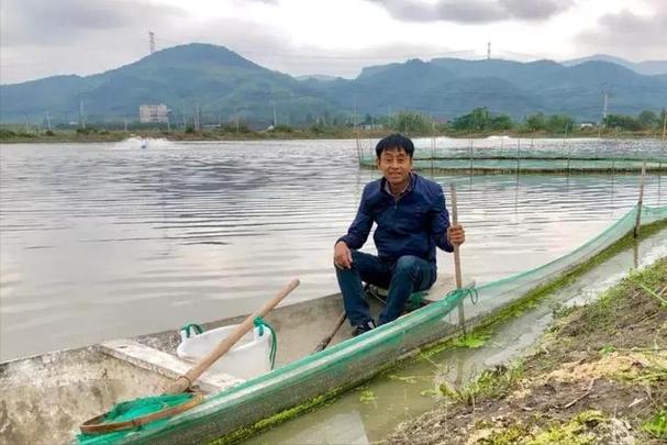 男人养鱼
