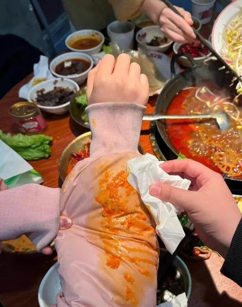 羽绒服上面油印怎么去除截图