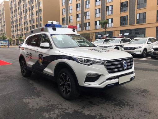 不避让执行公务的警车