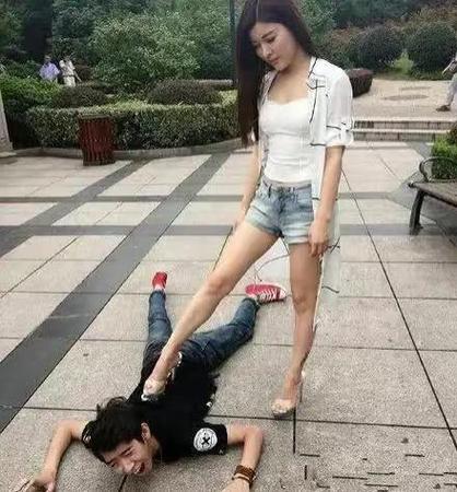 美女压垮