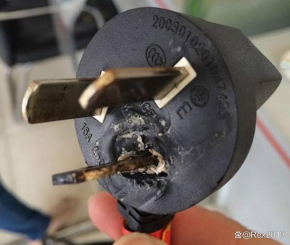插座和插头被烧焦了是什么原因缩略图