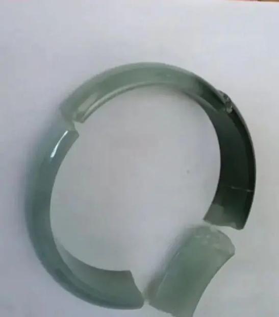 玉镯断成两段怎么处理