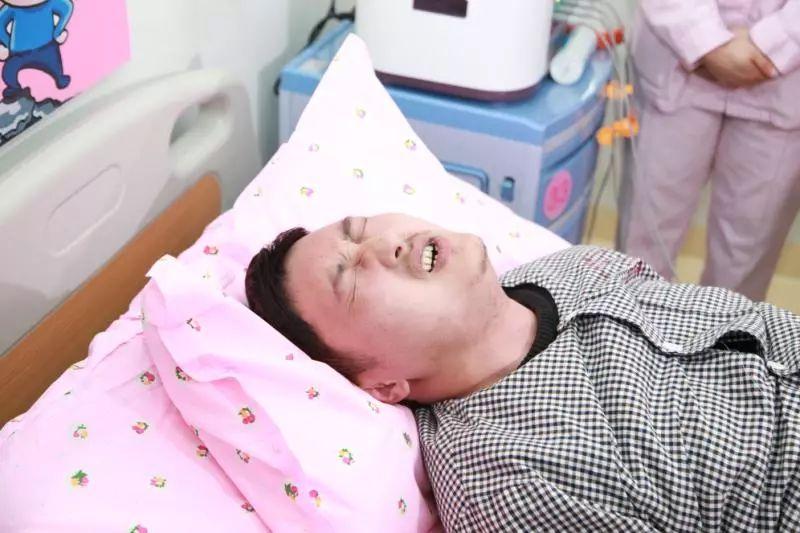 爸爸生宝宝的视频图标