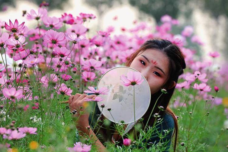 形容女子像花一样