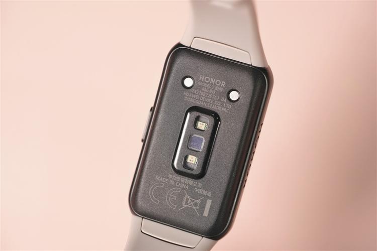 荣耀手环6内部结构