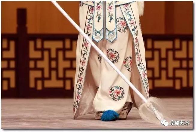 戏曲云步怎么练