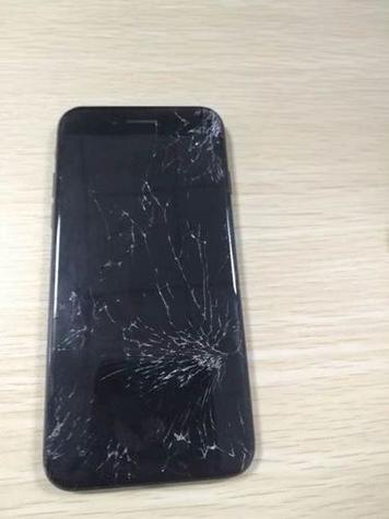 手机屏幕碎了自己可以换吗缩略图