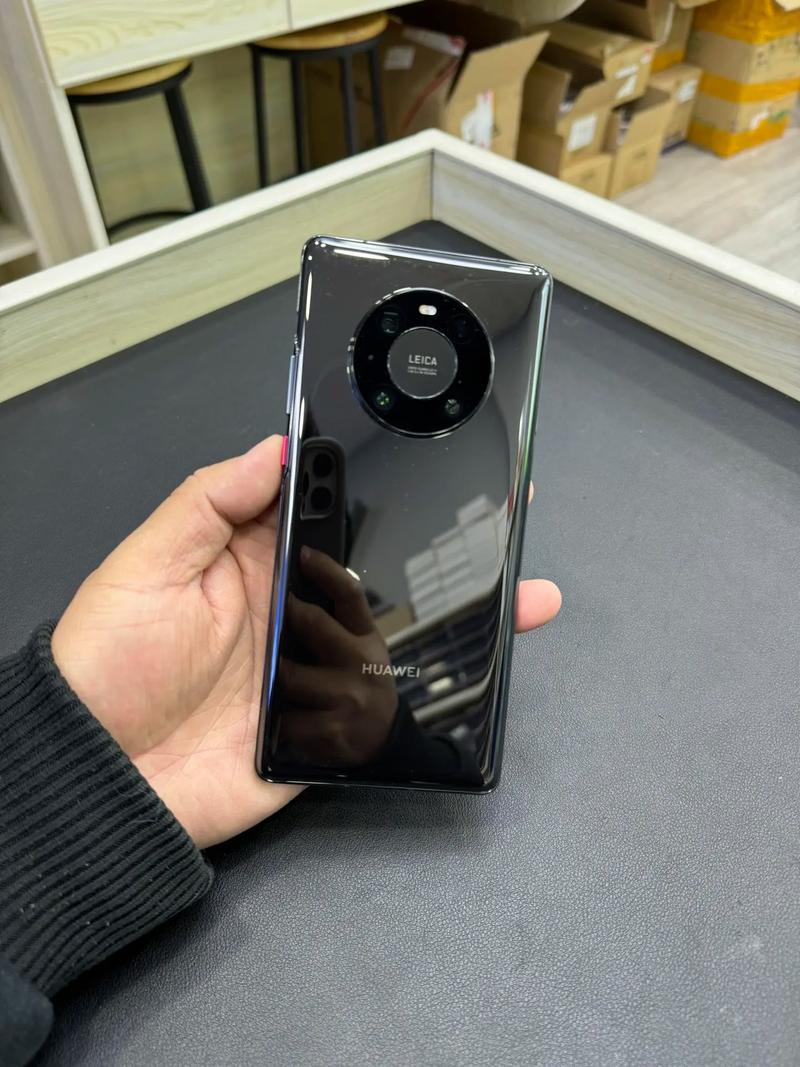 mate40pro屏幕两侧黑边