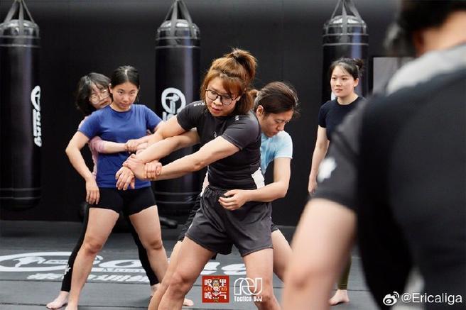 女生vs女生格斗游戏2023缩略图