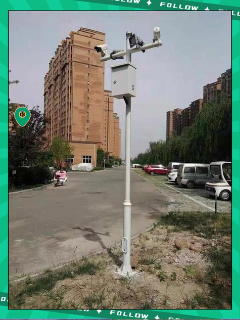 杆子上只有1个白色摄像头圆的没有补