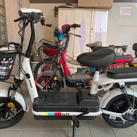 小刀电动车72v充电多久