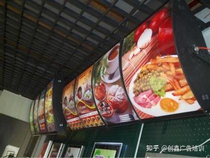 广告灯箱1小时多少度电