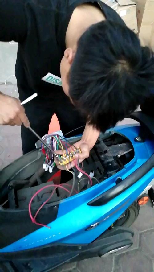 电动车维修图片真实