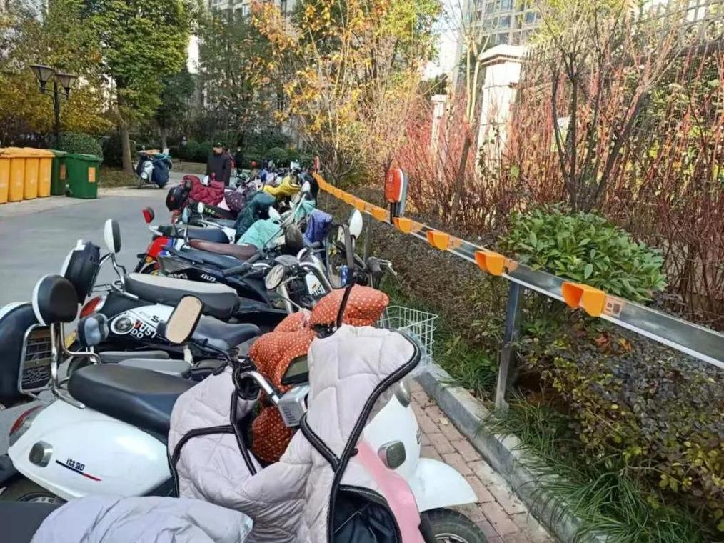 电动车只充4个小时就不充了截图
