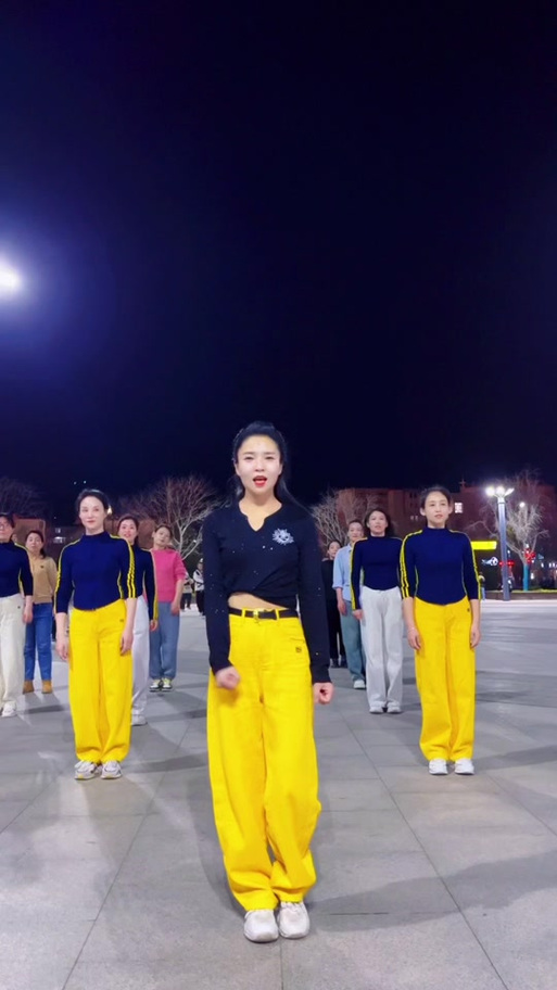 两个世界广场舞