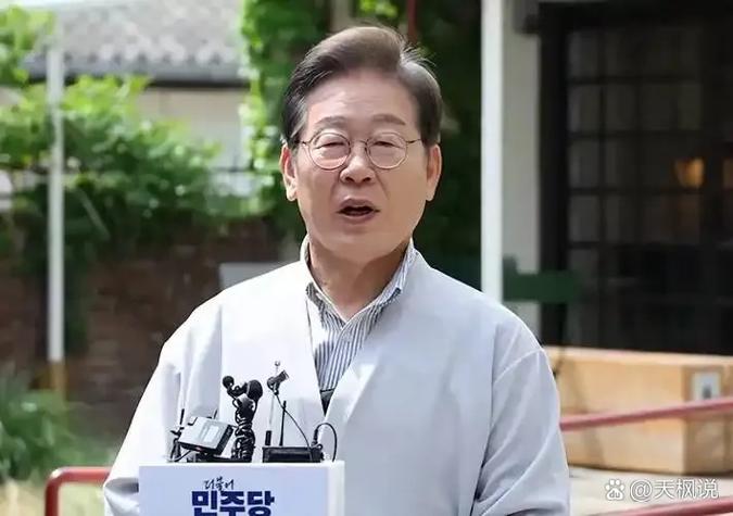 一个中将管几个少将