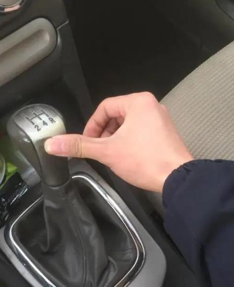 手动挡车突然挂不上档