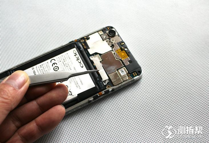 oppoa37怎么拆开后盖