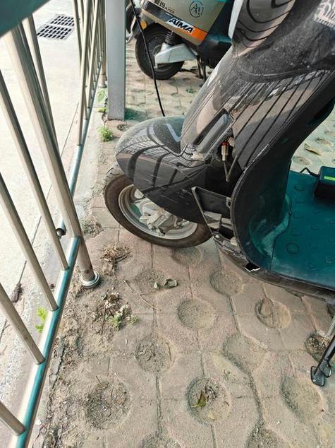 电瓶车壳子破裂怎样修补