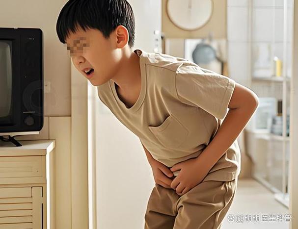 数学老师上课肚子疼手捂着肚了还在