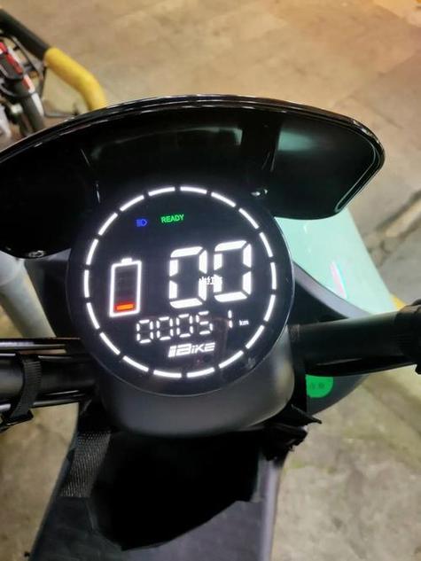 电动车充了电显示屏显示电量不足