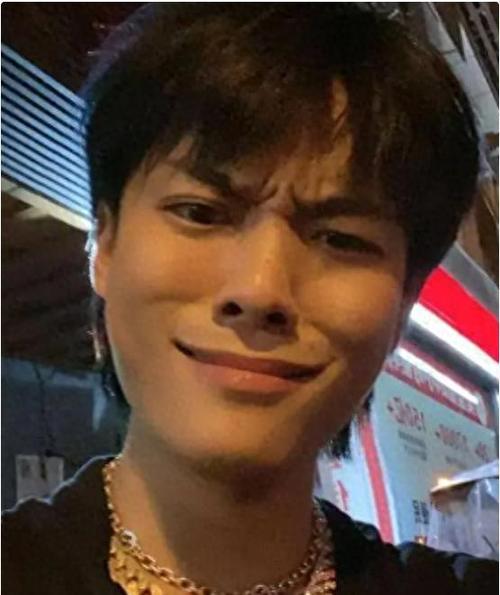 疯狂小杨哥身价多少元