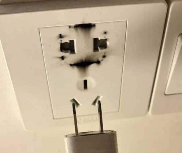 充电器插头爆炸后家里没电了