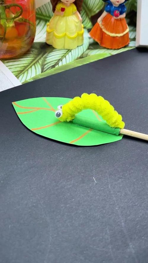 我是小小毛毛虫每天出门扭一扭