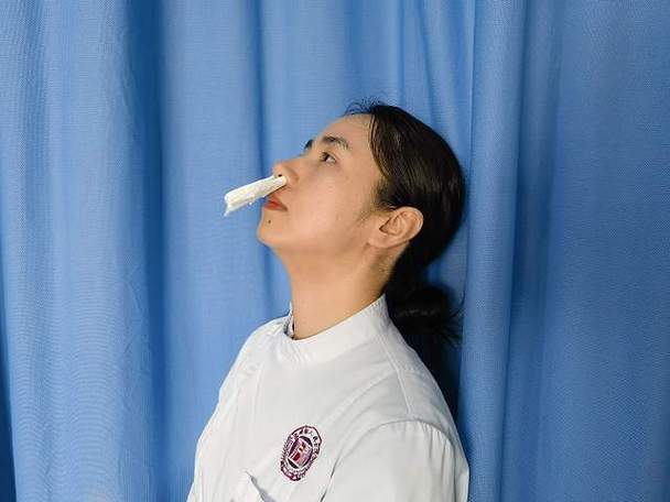 流鼻血的冰块放置位置