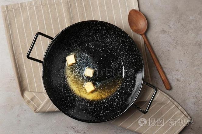 黄油中间有黑色的一块