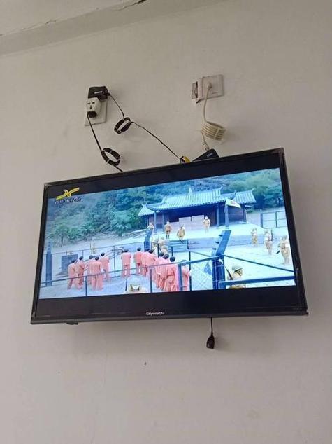 电视声音开最大还是很小怎么搞定