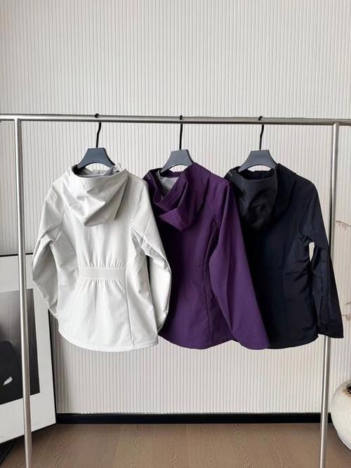 女士冲锋衣第一名