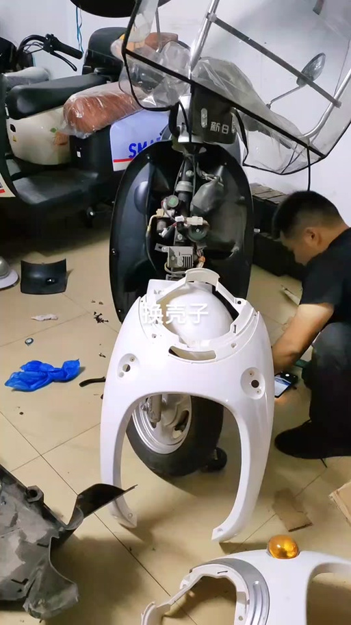 台铃电动车前壳拆装