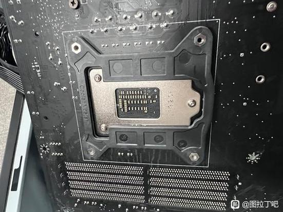 散热器背板怎么拆