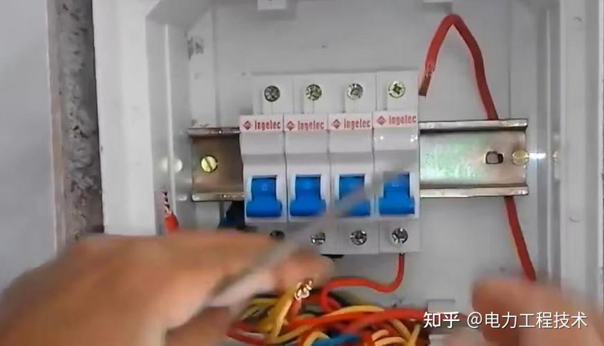 为什么摸零线不会触电