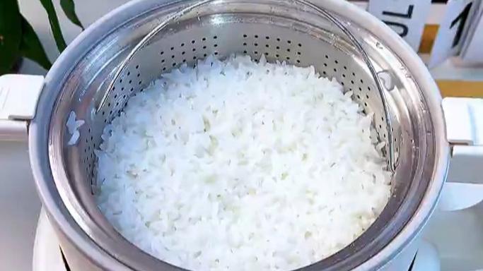 电饭煲米汤溢出正常吗