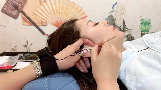 耳机音量不受控制解决