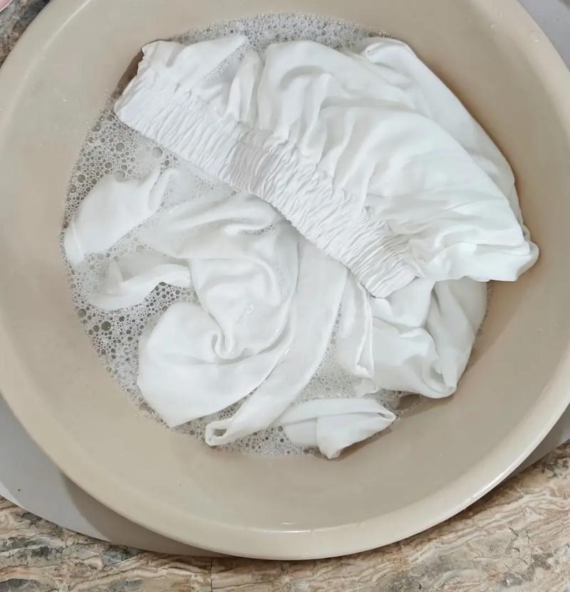 白衣服发黄洗白简单有效方法视频截图