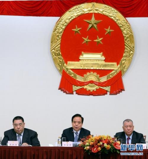人民通过选举产生