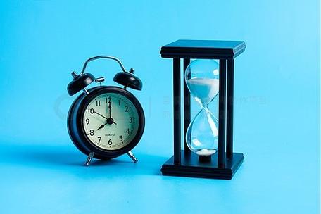 闹钟总是走着时间就慢