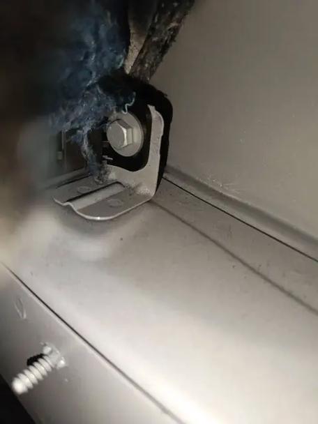 手机屏幕出白竖道