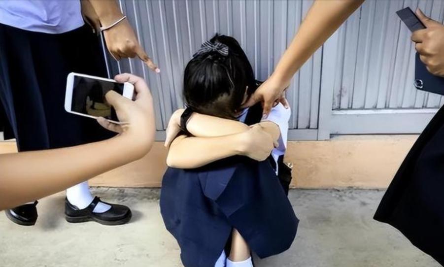 漂亮姑娘被欺负