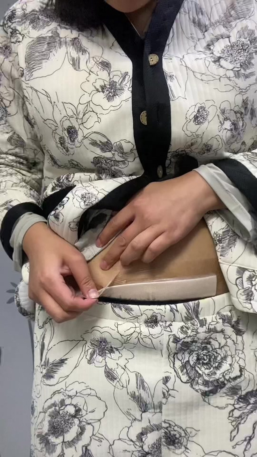 肚子贴了纱布的胶怎么去掉