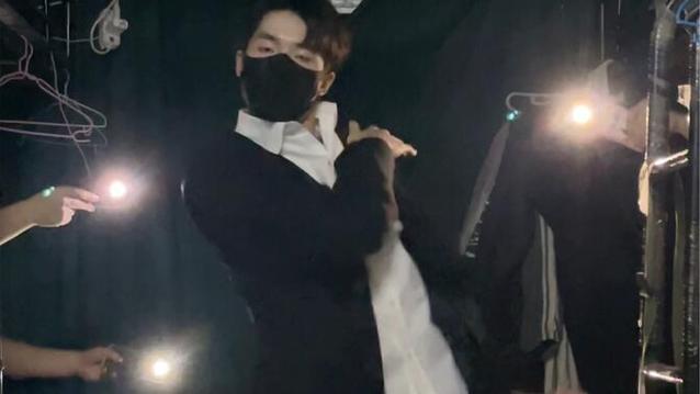 男生宿舍的灯光秀缩略图