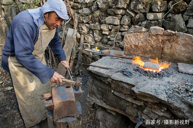 种子村庄有好几个铁匠铺缩略图